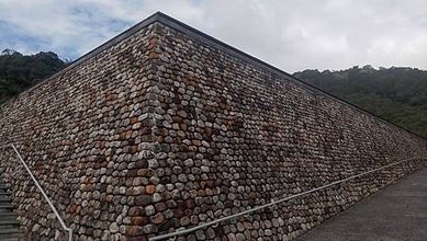 [宜蘭旅遊]蘭陽博物館獨特的單面山外觀建築斜頂設計，有特色的