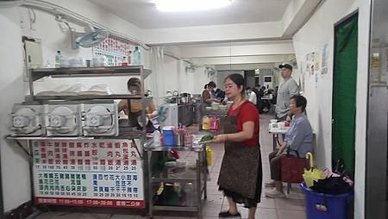 [基隆美食]好評不斷店家阿良飯麵館，滷味好吃又誇張的份量多，
