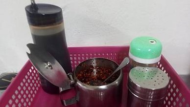 [基隆美食]好評不斷店家阿良飯麵館，滷味好吃又誇張的份量多，