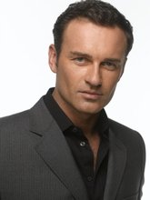 Julian McMahon.jpg