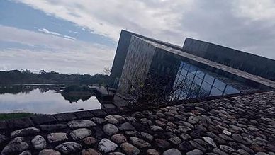 [宜蘭旅遊]蘭陽博物館獨特的單面山外觀建築斜頂設計，有特色的