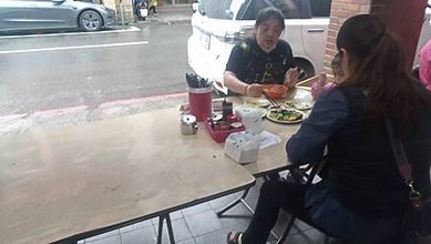 [基隆美食]好評不斷店家阿良飯麵館，滷味好吃又誇張的份量多，