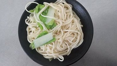 [基隆美食]好評不斷店家阿良飯麵館，滷味好吃又誇張的份量多，