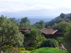 111610-28遠方的九重山巒如案頭.JPG