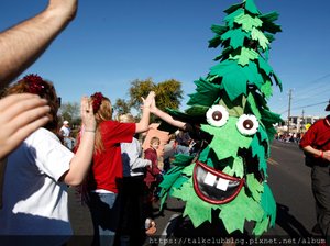 Stanford Tree mascot_2.jpg