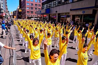 2012-5-13-cmh-newyork-parade-513-04