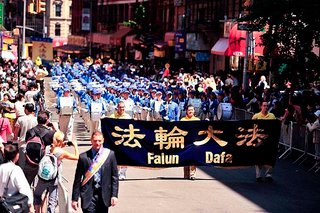 2012-5-13-cmh-newyork-parade-513-02