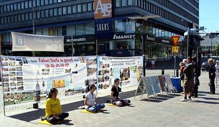 2012-6-24-minghui-falun-gong-finland-02