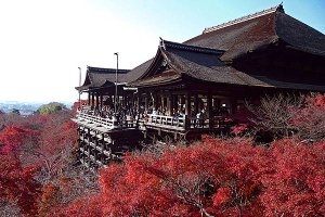 800px-Kiyomizu-dera_in_Kyoto-r