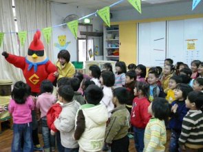 雞超人故意從小朋友背後出場，給大家驚喜.JPG