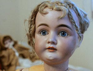 785px-German_antique_doll.jpg