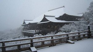 800px-Kiyomizudera_Snow