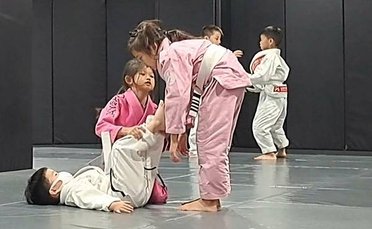 [參訪 BJJ] 巴西柔術黑帶法國教練 JP 在台灣 (幼兒