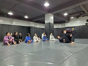 [ 參訪巴柔 ]  BJJ 學童班的專業教練 -  鄭智仁 