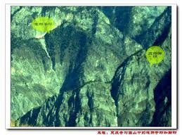 更慶寺對面的蓮師腳印.jpg