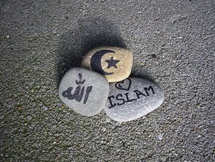 http://fc00.deviantart.net/fs12/f/2006/330/8/1/Islam_by_Susanh.jpg