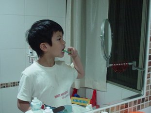 自己刷牙
