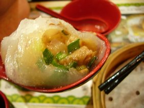 潮州蒸粉果，吃起來很像客家鹹湯圓