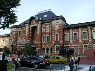 Tokyo-eki-marunouchi-2004-04-22.jpg