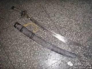 朴刀「太平刀」出現於宋代為一種長而寬的鋼刀，可以裝在木柄上也