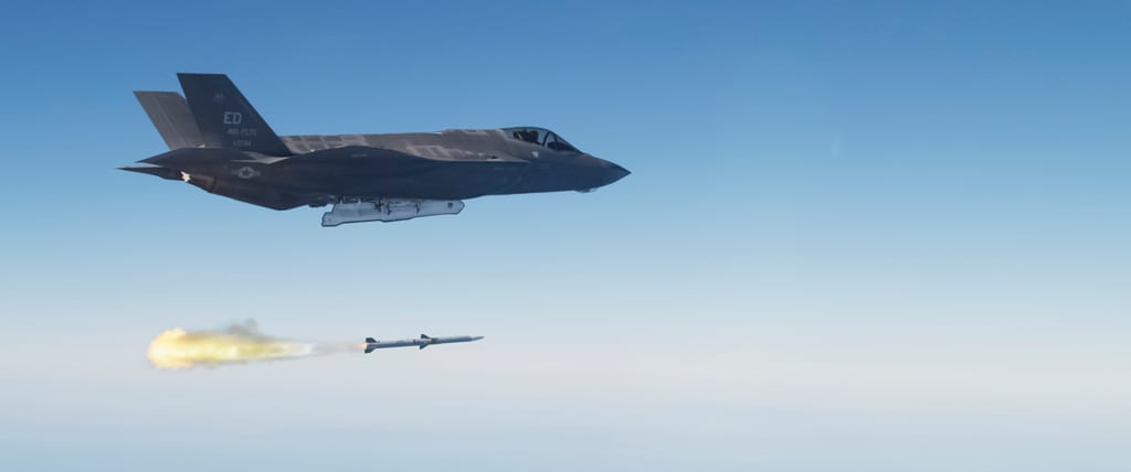 http://i1.wp.com/www.defensemedianetwork.com/wp-content/uploads/2014/04/F-35-Lightning-II.jpg