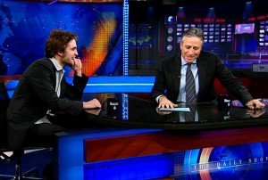 Robert Pattinson20120813上Daily Show 接受採訪-20120810