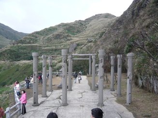 黃金神社遺跡，應該以前有屋頂吧