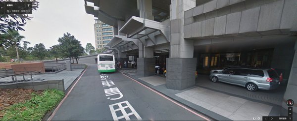 桃園長庚紀念醫院 Taoyuan Chang Gung Memorial Hospital 大門口街景