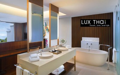 Deluxe Pool Suite