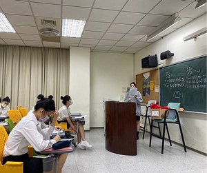 【圖三】學姊介紹校園導覽的注意事項