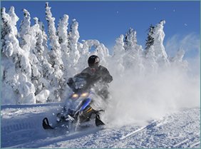 snowmobiling.jpg