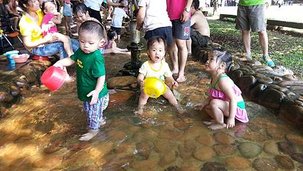 102.08.10小屁孩玩水趣 (10).jpg
