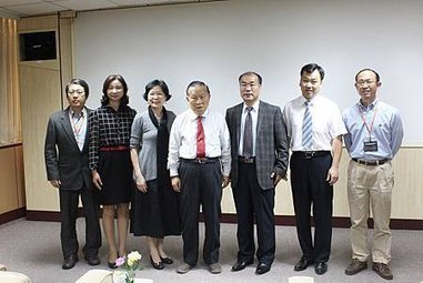 崑山科大代表與廣西外國語學院參訪團合影。