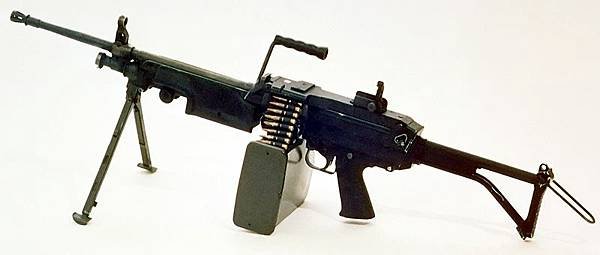 800px-M249_FN_MINIMI_DA-SC-85-11586_c1 (1)