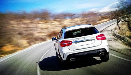 2015-mercedes-benz-gla250-4matic-photo-575422-s-1280x782_副本.jpg