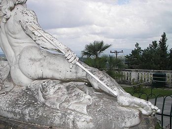800px-Detail_of_Achilles_thniskon