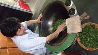 炒茶1.JPG