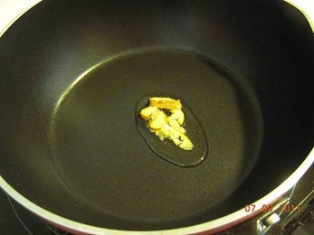 003薑片下鍋爆香.JPG