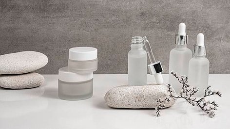 modern-beauty-products-recipients-composition_23-2148761427.jpg