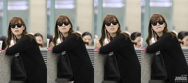 110730 SNSD @ Incheon Airport [by DeFfy @ JUNGSIS.com] (2)