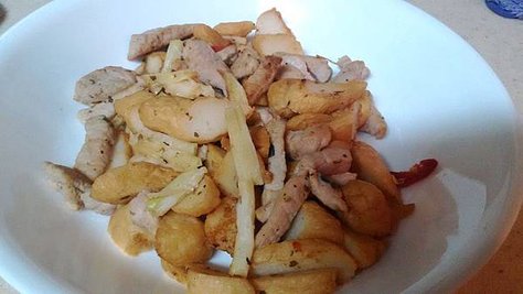 P_20141202鮭魚+豬肉炒甜不辣 (2)