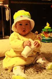 戴蛋糕帽的妞