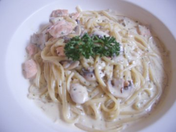 奶油鮭魚麵(牛寶拍攝)