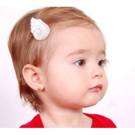 Giddy-Giddy-hair-clip-wings-little-girl-model.jpg