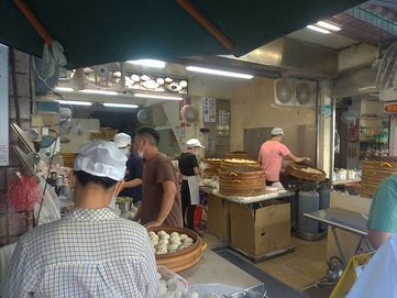 【金山美食】終於吃到的金包里鴨肉ㄜˋ+金山王肉包，自己端菜好