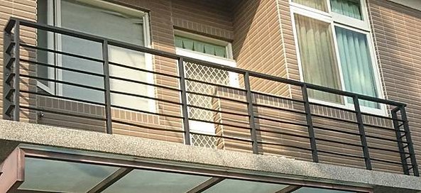 台中※沙鹿#梧棲#龍井#採光罩#防盜窗#鍛造窗#玄關門#岱詠
