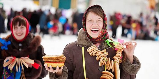 Maslenitsa-Russian-festival-Girls.jpg