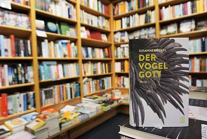 Roeckel_Vogelgott_Cover_Laden-1024x683.jpg