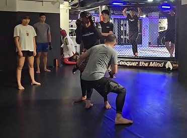 [ 參訪MMA ] 柏翔教練的 MMA 地板拳課程 (降龍總