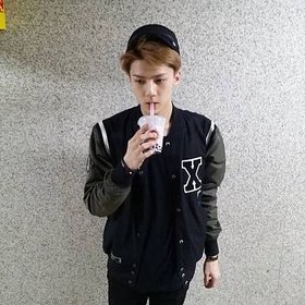 40163_sehun-drinking-bubble-tea